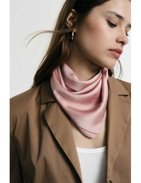 Foulard carré uni à bord simple Please