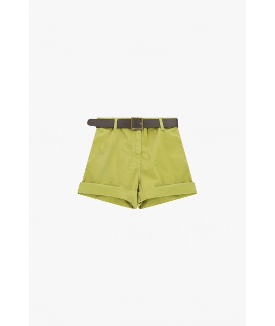 Shorts à coupe régulière avec ceinture et revers s'il vous plaît