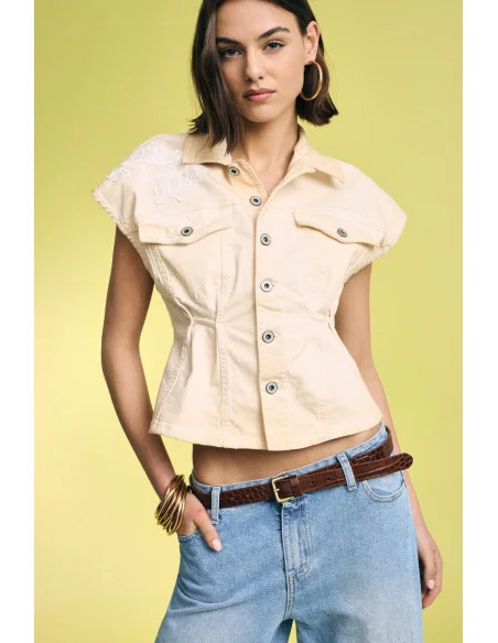 Veste en denim courte à épaules larges et détails brodés Please
