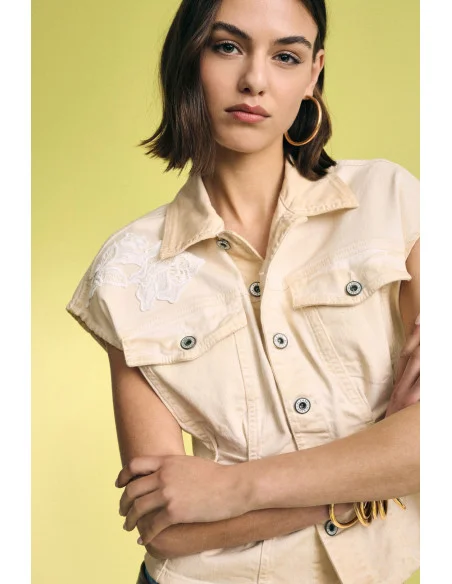 Veste en denim courte à épaules larges et détails brodés Please