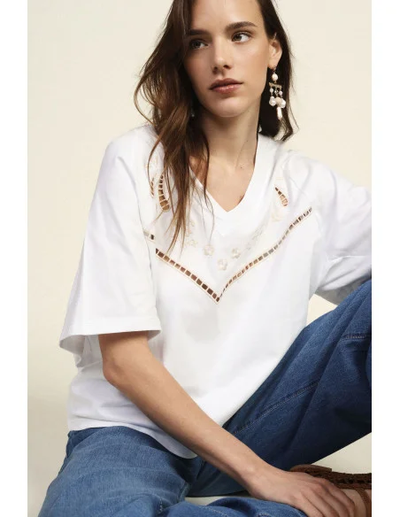 T-Shirt court avec broderie géométrique et encolure en V Dixie