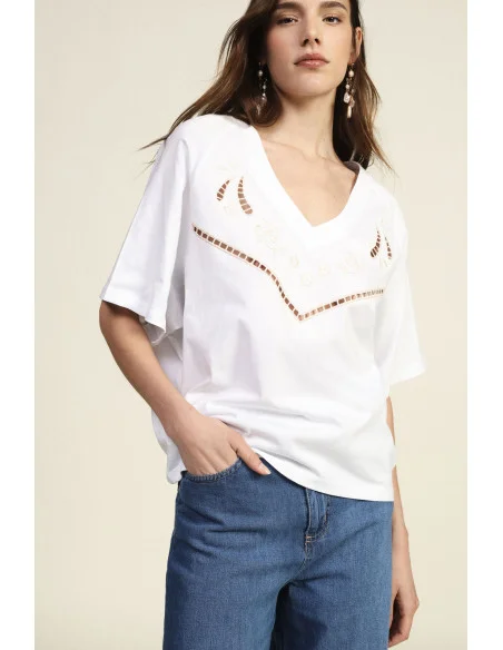 T-Shirt court avec broderie géométrique et encolure en V Dixie