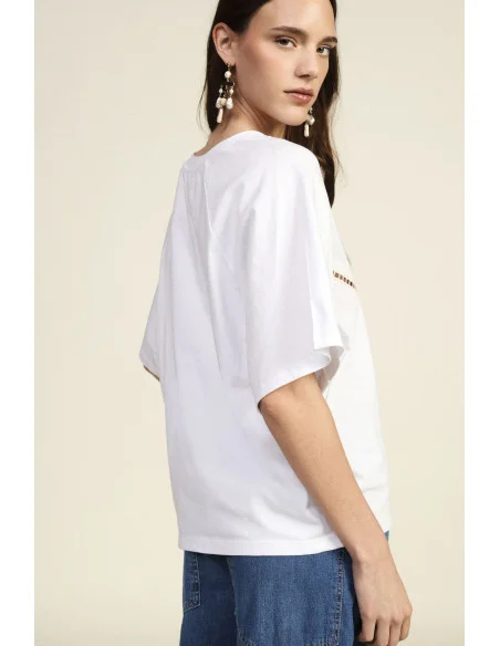 T-Shirt court avec broderie géométrique et encolure en V Dixie