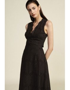 Dixie Short Perforated Top with Scalloped Neckline (Top court perforé à encolure festonnée) 2