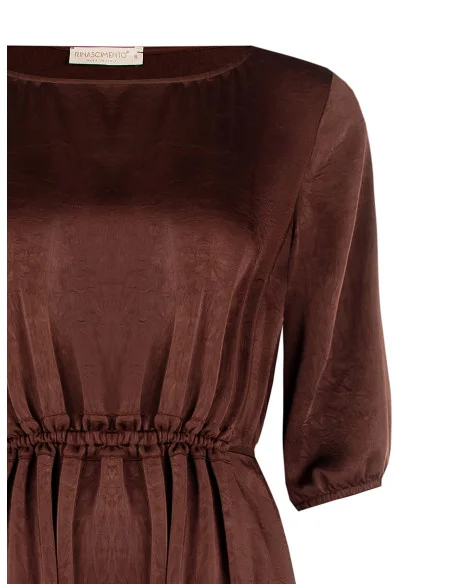 Robe au genou en satin légèrement froissé « Rinascimento »