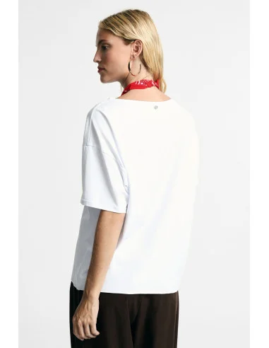 Short-Sleeve T-Shirt with Decorative Scarf Please