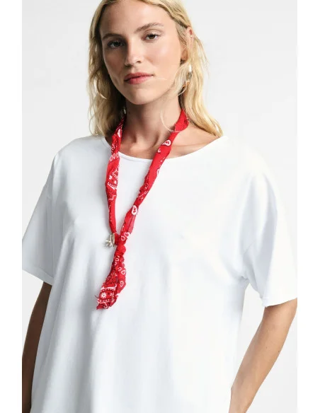 T-shirt à manches courtes avec foulard décoratif Please