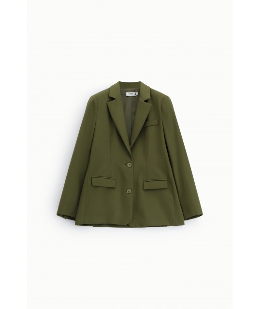 Blazer with a classic lapel and flap pockets, please