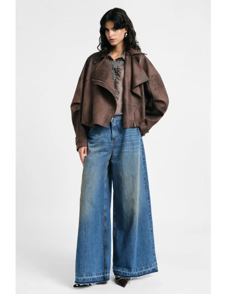 Wide-Leg Jeans with a Wide Hem Please