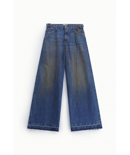 Jean à jambes larges et bas évasés Please