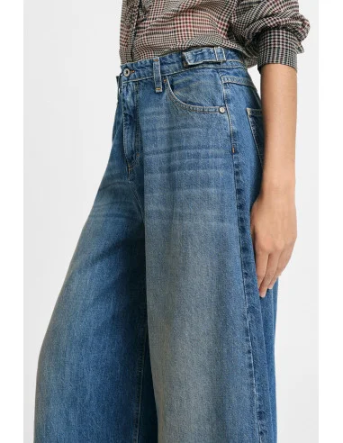 Wide-Leg Jeans with a Wide Hem Please