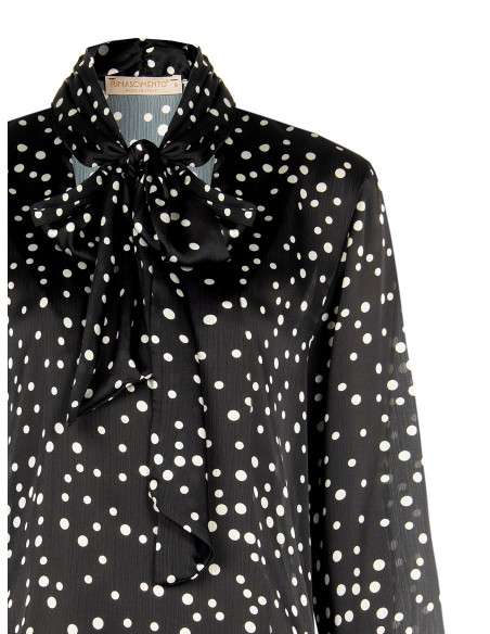 Loose-fitting, flowing polka-dot satin blouse with a V-neck and a ‘Rinascimento’ bow