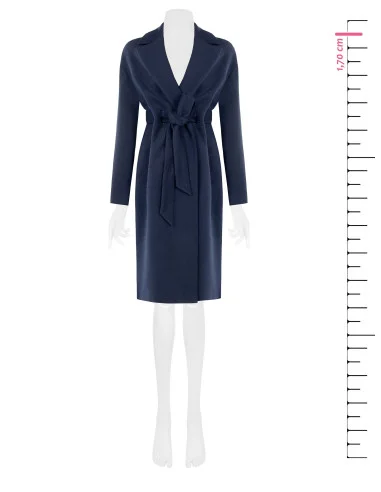 Cappotto Lungo Spolverino In Panno Senza Bottoni Con Cintura Coordinata Rinascimento