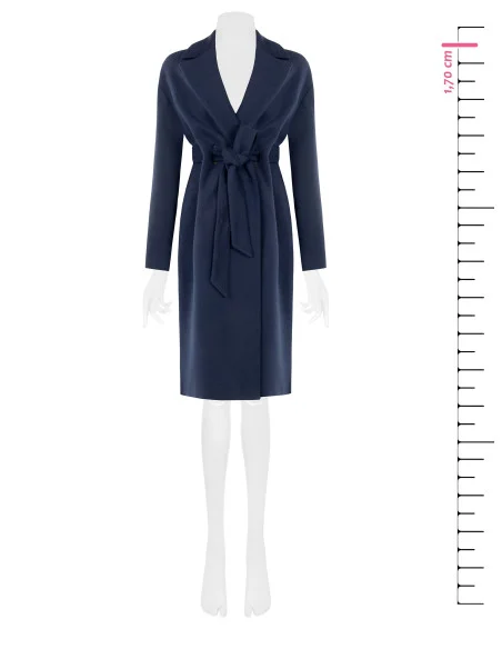 Manteau long, d'étoffe, sans boutons, avec ceinture assortie, style Rinascimento