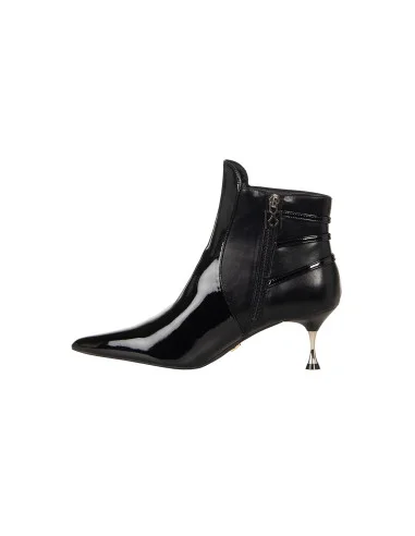 Pointed-toe ankle boots in glossy patent leather with decorative straps – Rinascimento