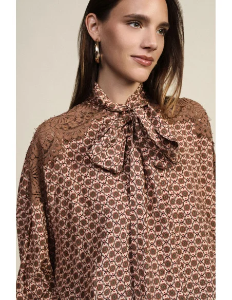 Camicia Fantasia Con Inserti Ricamati E Nodo Collo Dixie
