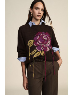 Pull à col rond avec rose brodée et détails en fil Dixie