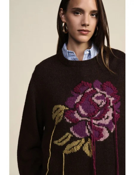 Pull à col rond avec rose brodée et détails en fil Dixie