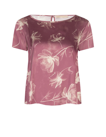 Loose-fitting, flowing satin blouse with large Rinascimento-style f...