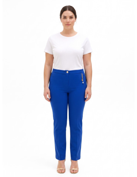 Pantalon droit pour femmes rondes en crêpe scuba, avec détail bijou composé de chaînes et d'une perle – Rinascimento Curvy