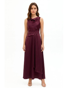 Robe longue en satin avec effet ceinture à la taille et long volant...
