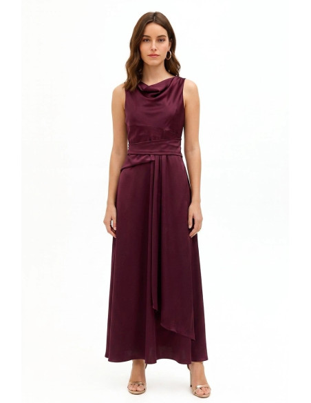 Robe longue en satin avec effet ceinture à la taille et long volant...