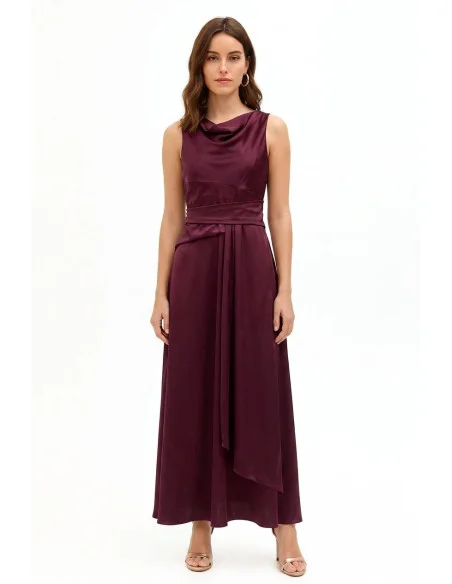 Robe longue en satin avec effet bande à la taille et long volant sur le devant Rinascimento