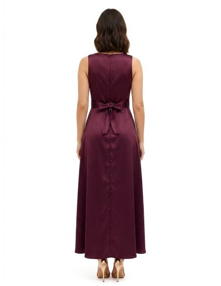 Robe longue en satin avec effet ceinture à la taille et long volant...