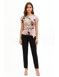 Blouse fluide en satin à fleurs, avec encolure en bateau et fronces...