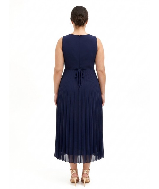 Abito Curvy Lungo In Georgette Plissé Con Cristalli In Vita E Scollo A Incrocio Rinascimento Curvy
