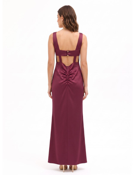 Robe longue en satin structuré, décolletée et froncée dans le dos, ...