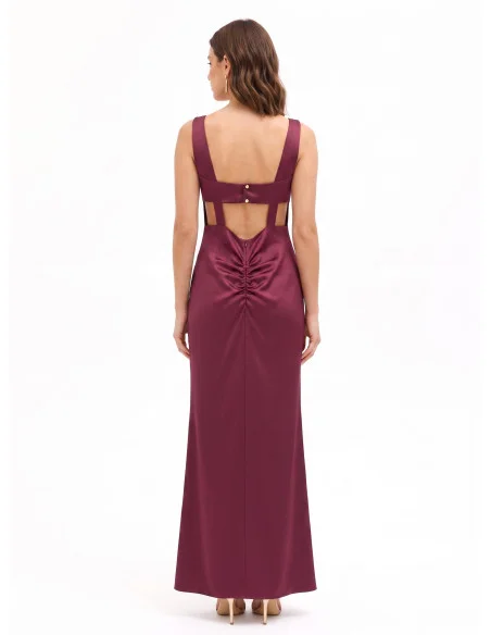 Robe longue en satin structuré, décolletée et froncée au dos Rinascimento