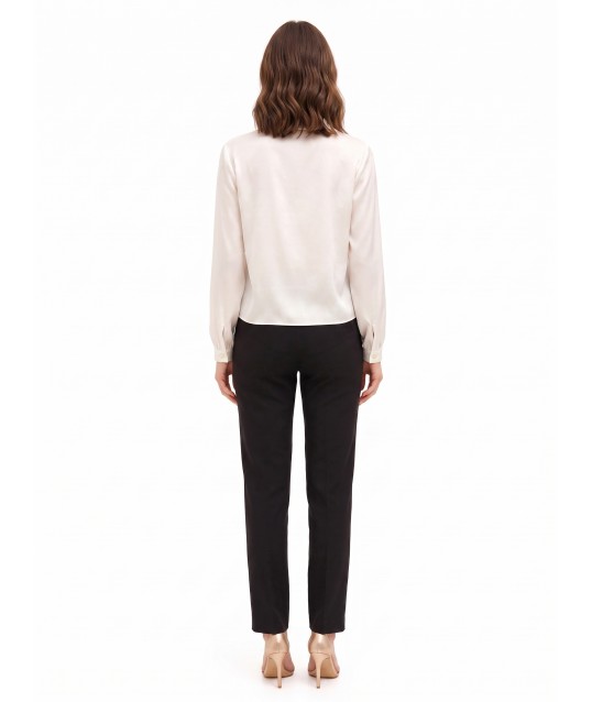 Blouse fluide en satin à encolure en V et col Rinascimento