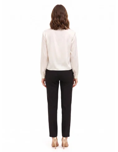 Blouse fluide en satin avec col en V et col Rinascimento