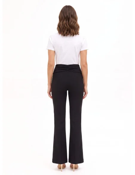 Pantalon évasé en scuba crêpe avec détail métallique et fronces à la taille Rinascimento