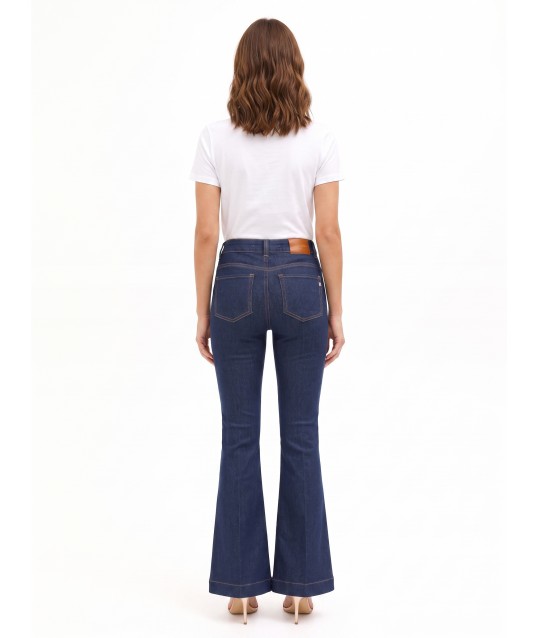 Jeans Flare Con Impunture A Contrasto Rinascimento
