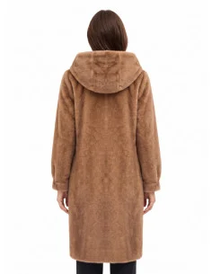 Manteau long à capuche en fourrure synthétique douce et poches passepoilées « Rinascimento » 2