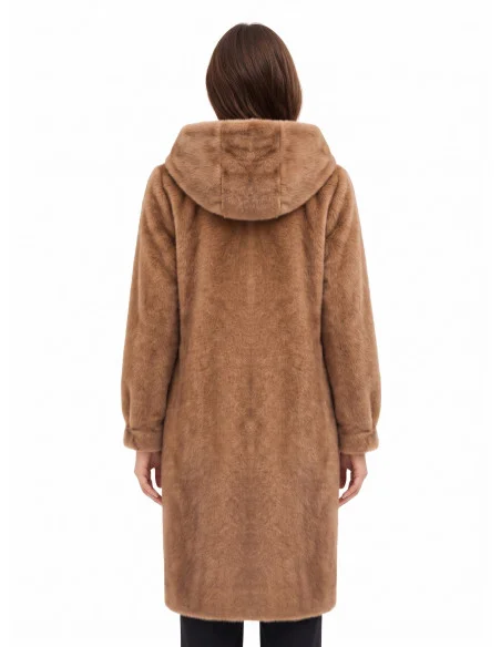 Cappotto Lungo Con Cappuccio In Morbida Pelliccia Sintetica E Tasche A Filo Rinascimento