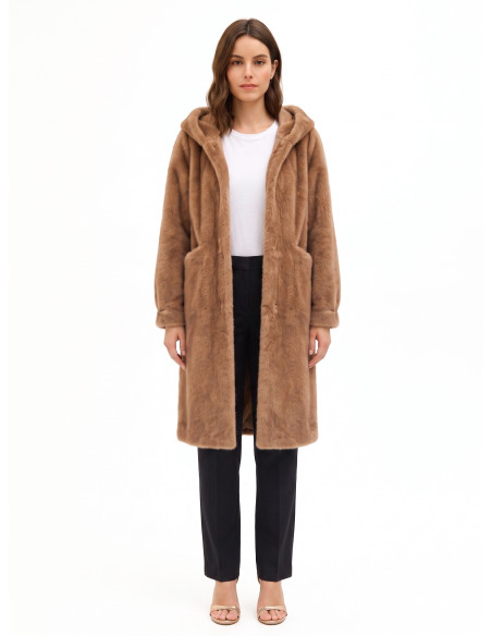 Manteau long à capuche en fourrure synthétique douce et poches passepoilées « Rinascimento »