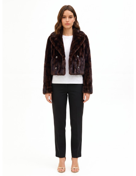 Veste courte à double boutonnage en fourrure synthétique douce à effet strié, avec surpiqûres tachetées et poches passepoilées