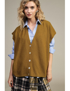 Sleeveless jumper with buttons and a V-neck