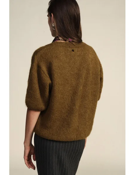 Short-sleeved, cropped jumper with a V-neck