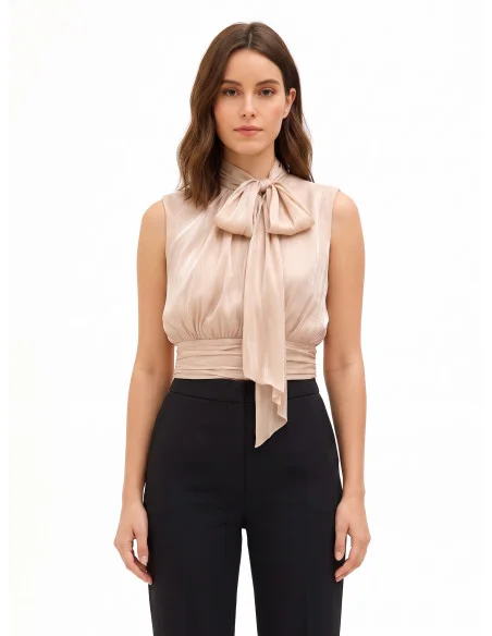 Haut à nœud et ceinture à la taille en georgette laminée « Rinascimento »