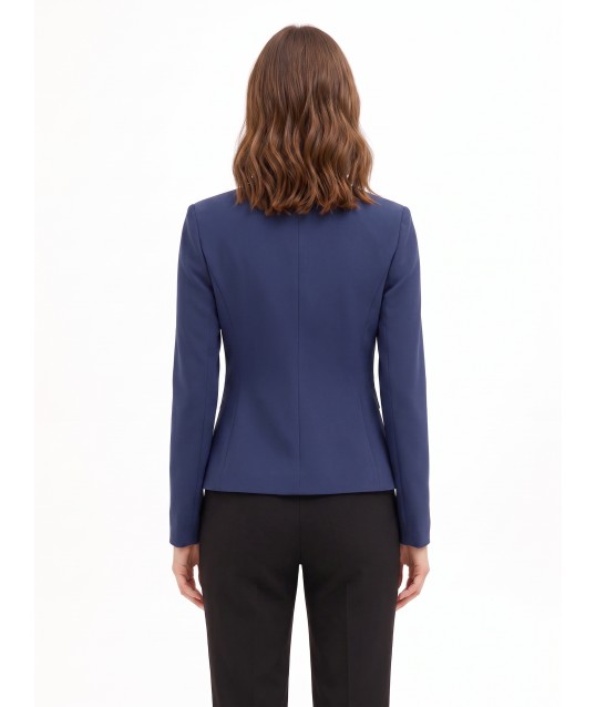 Giacca Blazer Corta Sfiancata In Tessuto Tecnico Senza Rever Con Dettaglio Catena Rinascimento