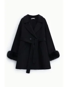 Double-breasted coat with fur-trimmed cuffs, please 2