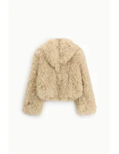 Short Eco-Fur Coat With a Wide Collar and Long Sleeves, please 2