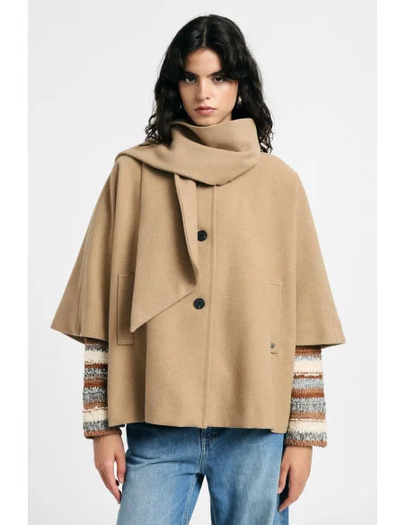 Short, Sleeveless Coat With Scarf And Buttons – Please