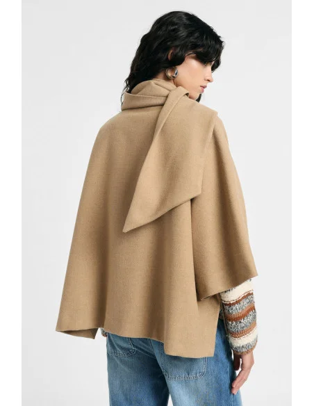 Short, Sleeveless Coat With Scarf And Buttons – Please