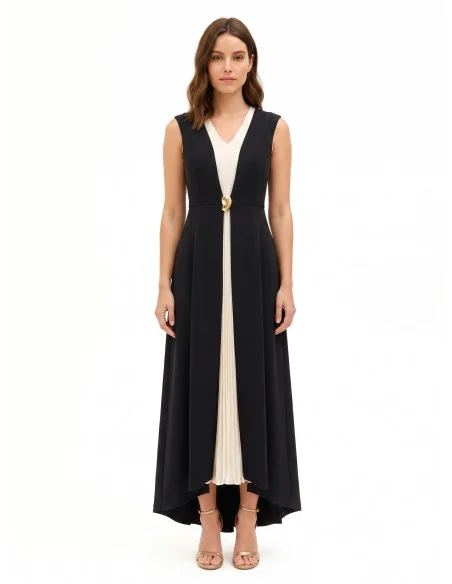 Robe longue en crêpe scuba avec empiècement central plissé en georgette et encolure en V de style Rinascimento