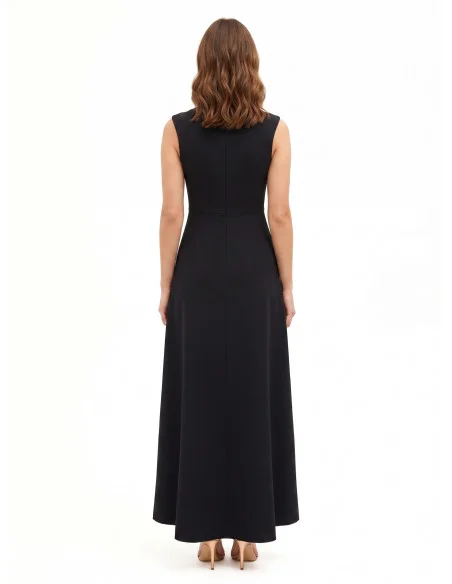 Robe longue en crêpe scuba avec empiècement central plissé en georgette et encolure en V de style Rinascimento